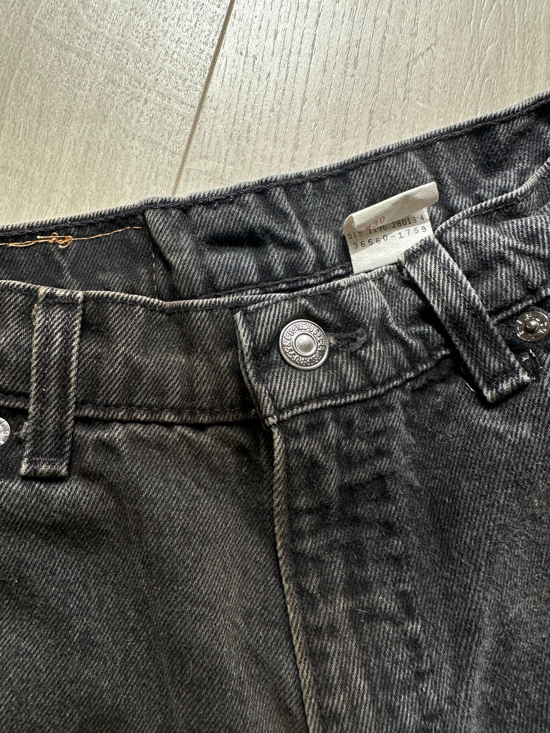 90s Vintage Orange Tab Levi 560 Denim Shorts 30