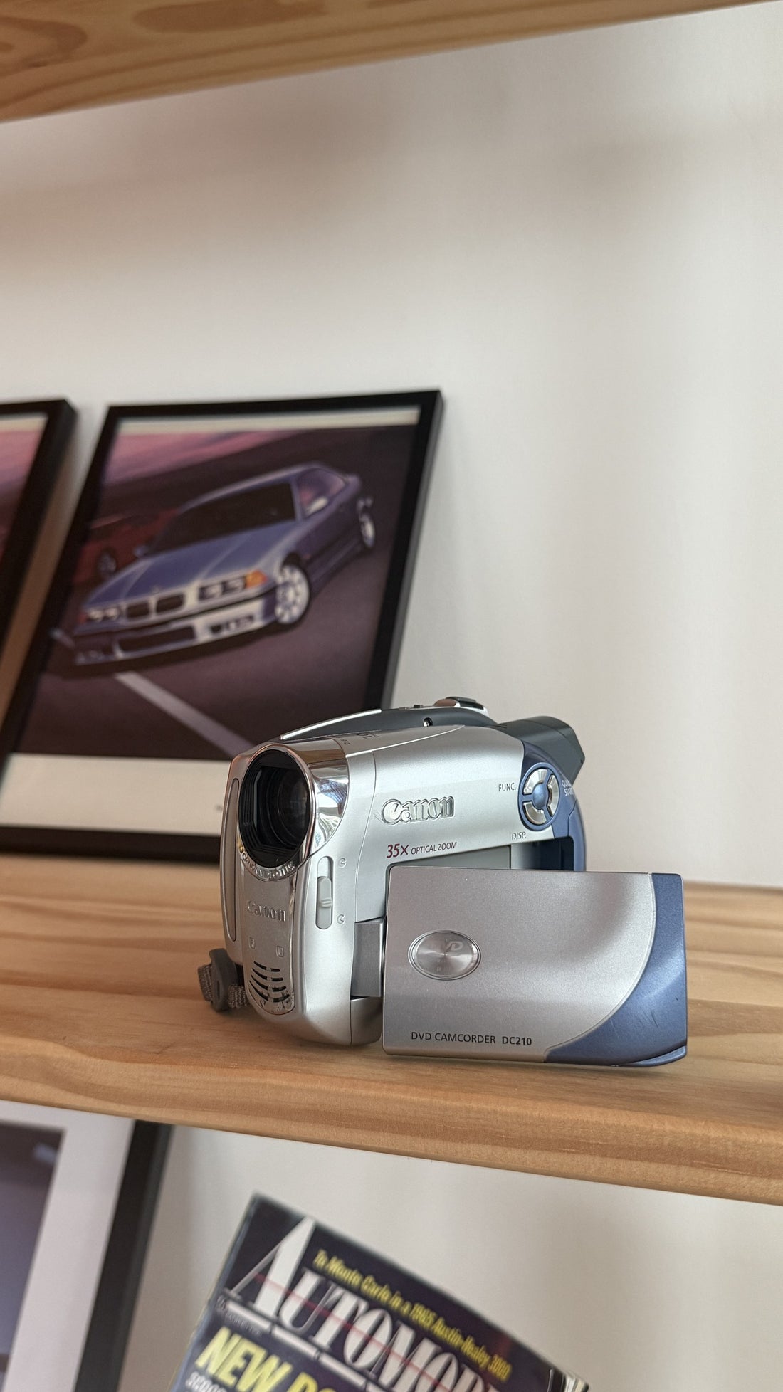 Canon DC210 DVD Camcorder with 35x Zoom detail 2