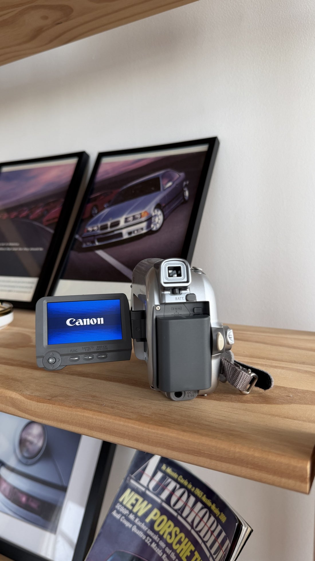 Canon ZR600 MiniDV Camcorder detail 2