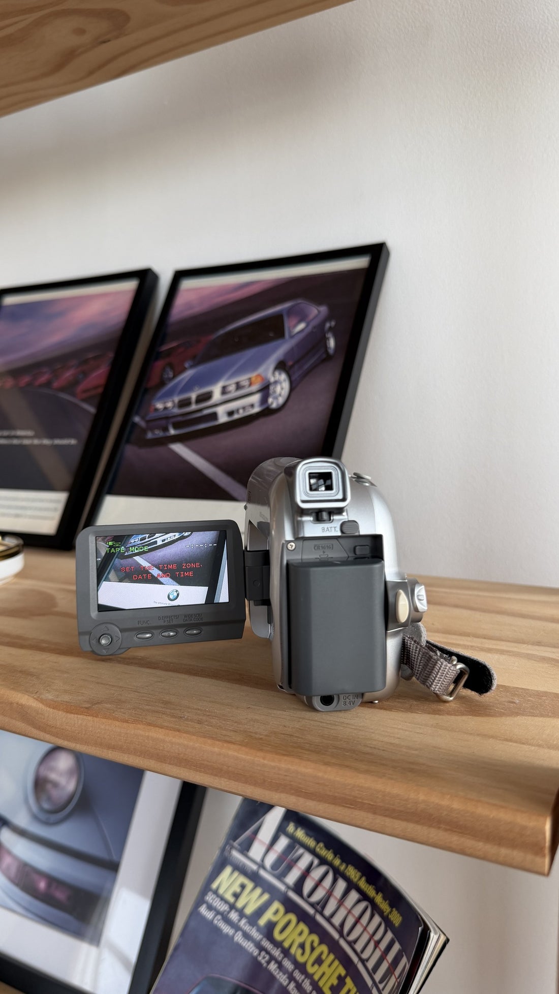 Canon ZR600 MiniDV Camcorder detail 3