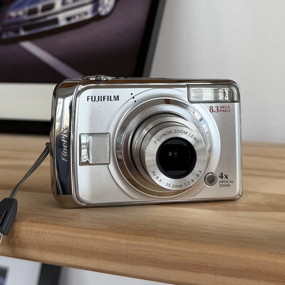 Fujifilm FinePix A820 digital camera in silver, front