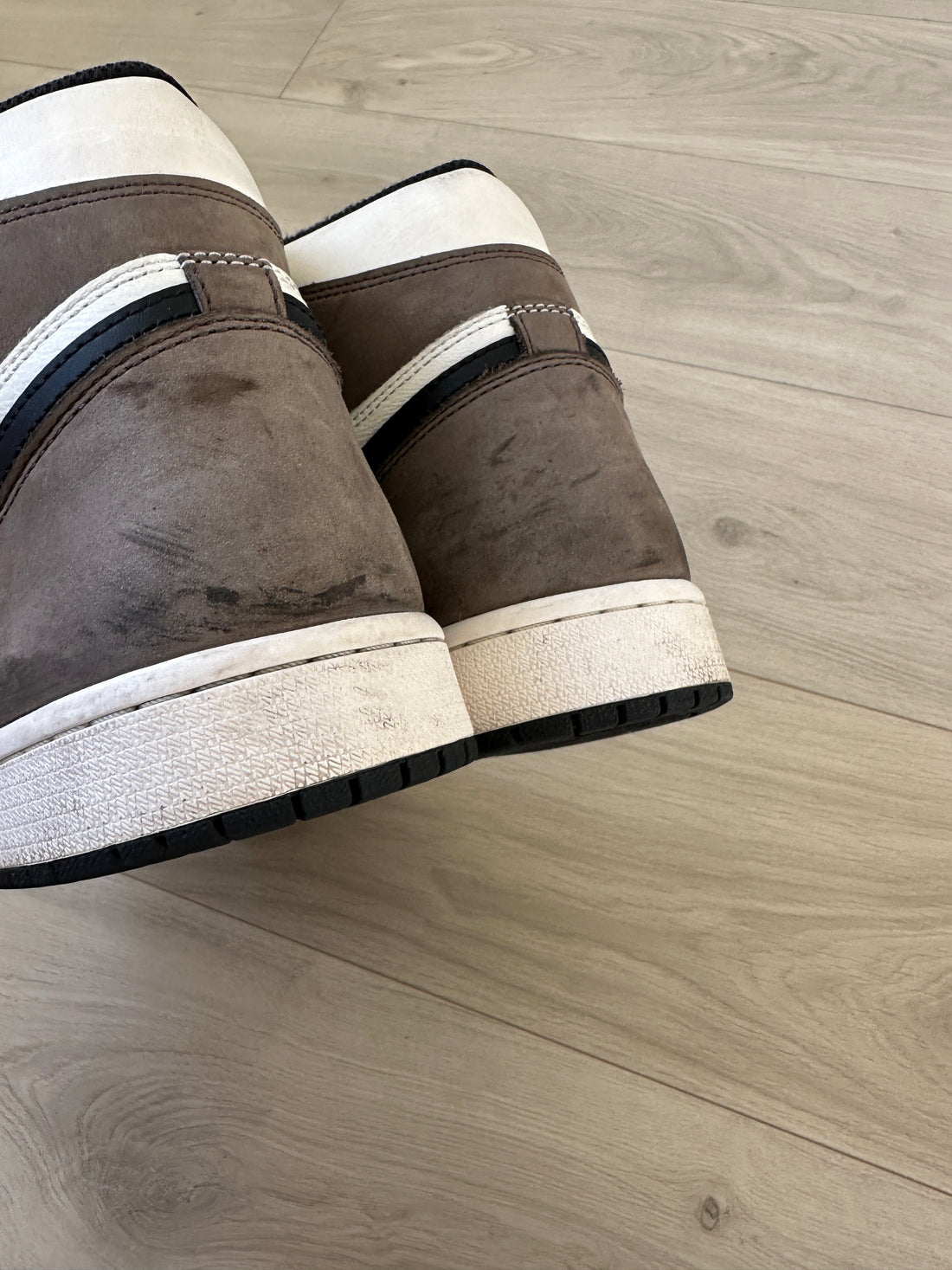 Air Jordan 1 Retro High OG 'Dark Mocha'