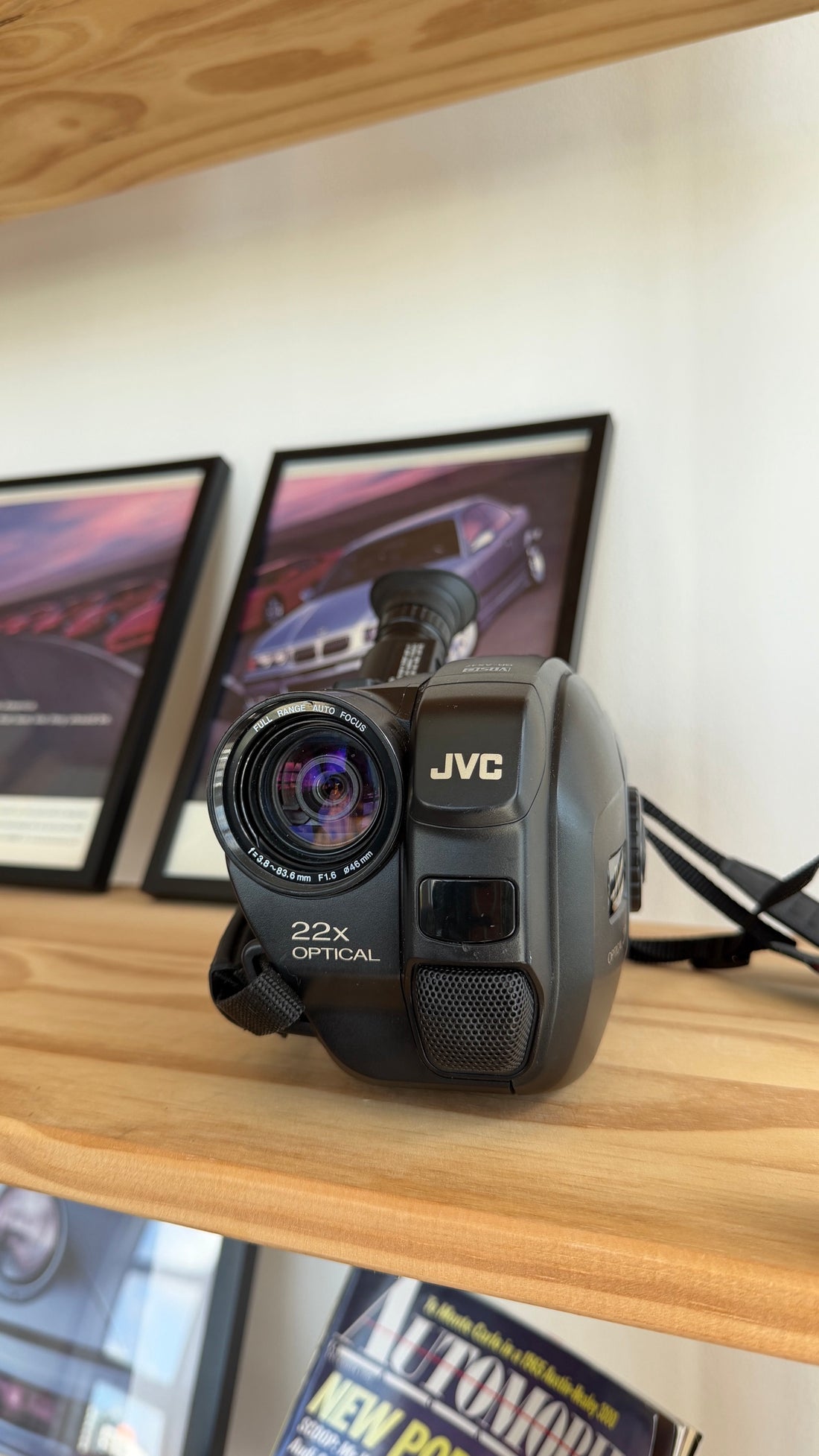 JVC GR-AX47U Compact VHS camcorder, 22x lens