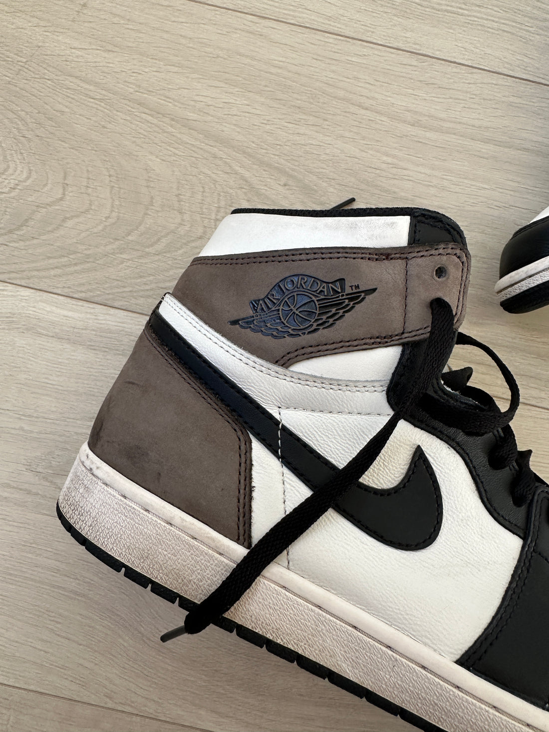 Air Jordan 1 Retro High OG 'Dark Mocha'