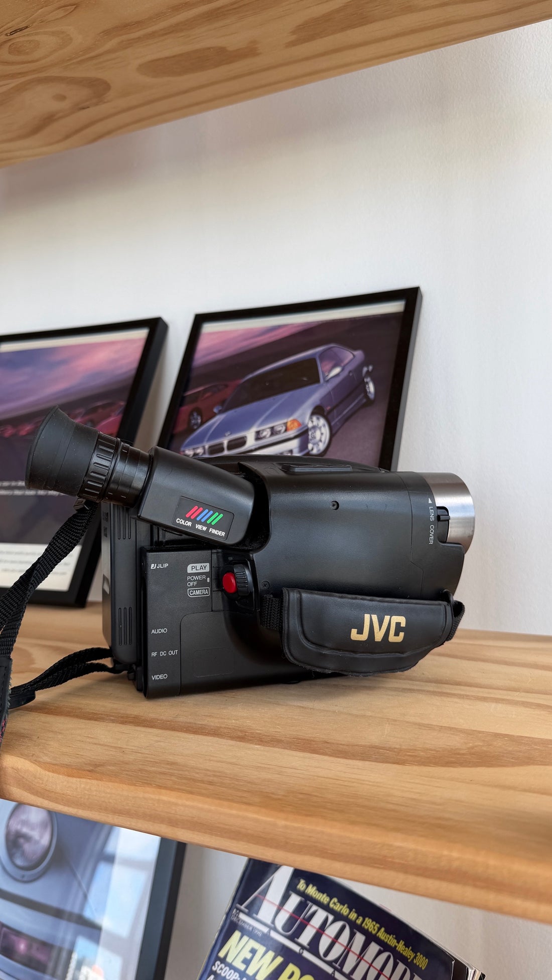 JVC GR-AX47U Compact VHS camcorder with color viewfinder