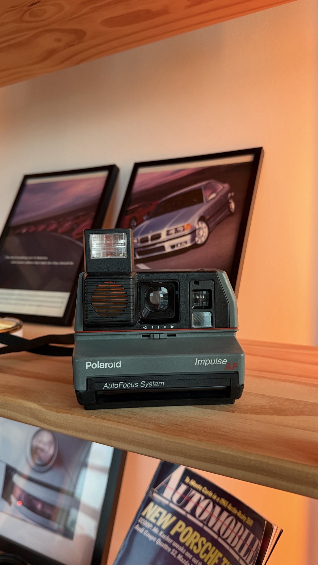 Polaroid Impulse AF front view, flash up