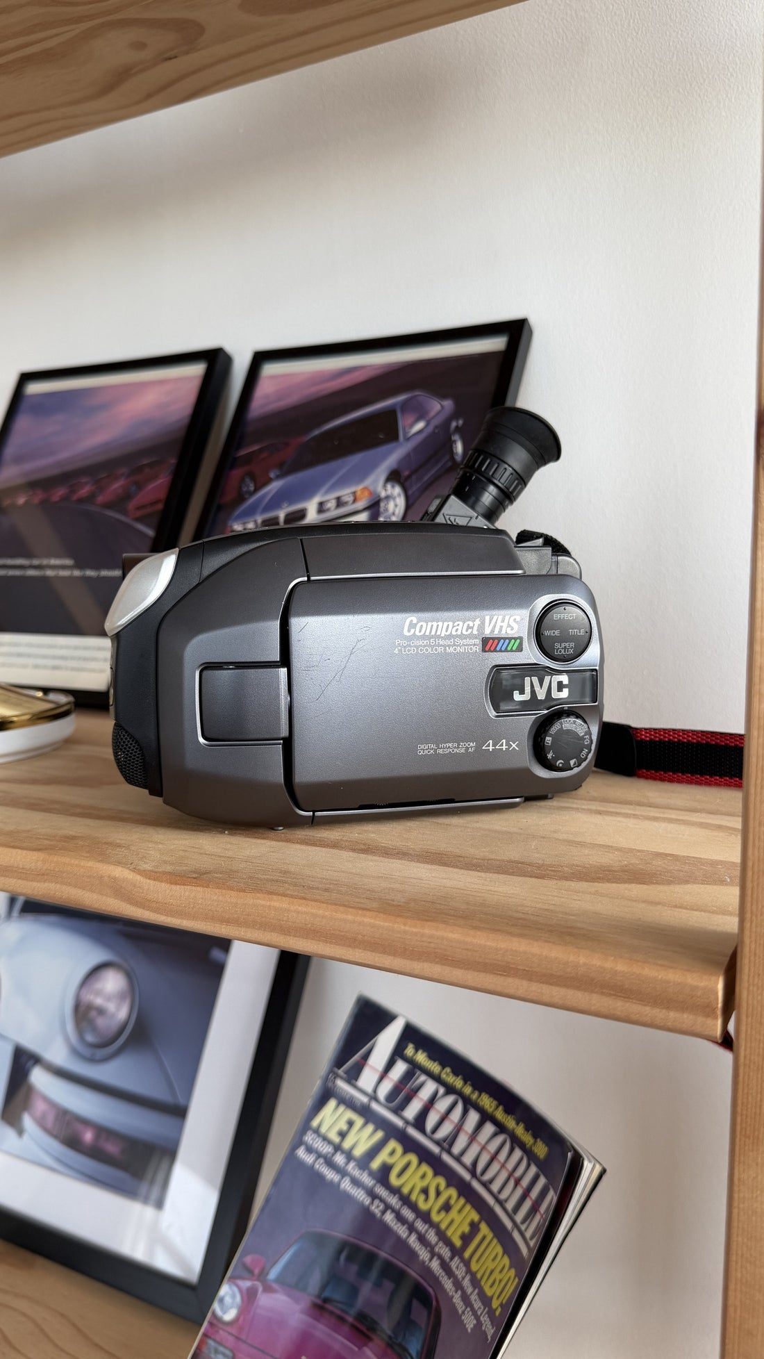 JVC Compact VHS Camcorder with 4" LCD and 44x Zoom detail 3