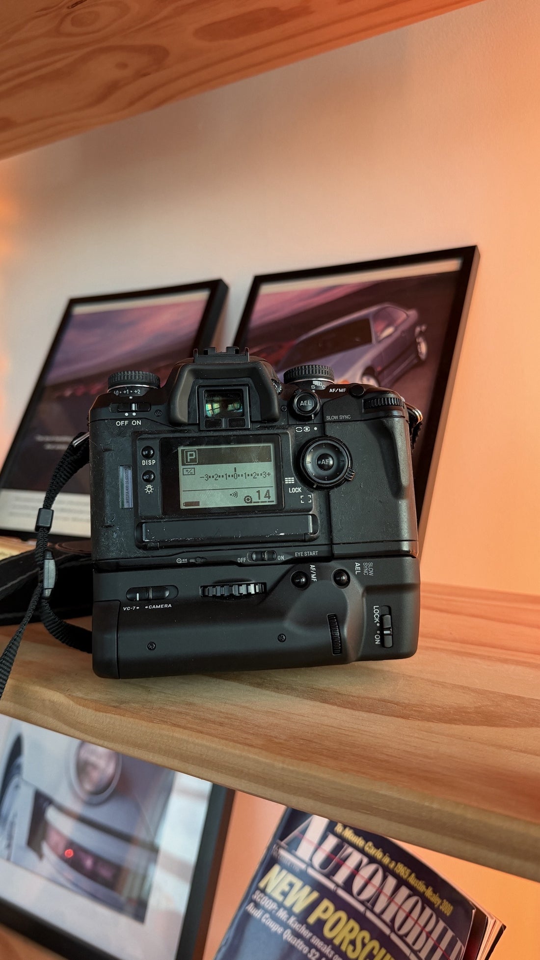 Minolta Maxxum 7 rear LCD and VC-7 vertical grip