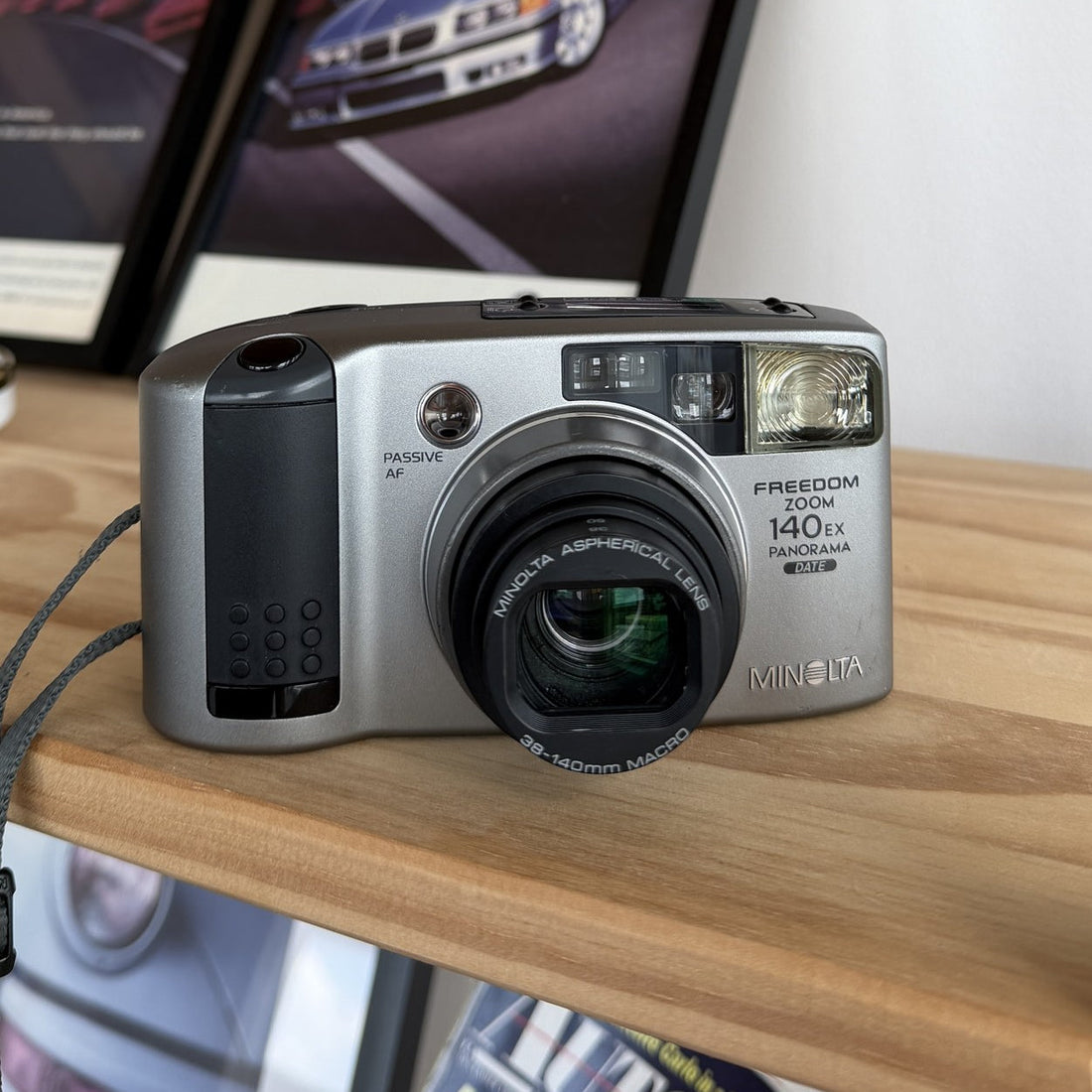 Minolta Freedom Zoom 140EX 35mm point and shoot, front