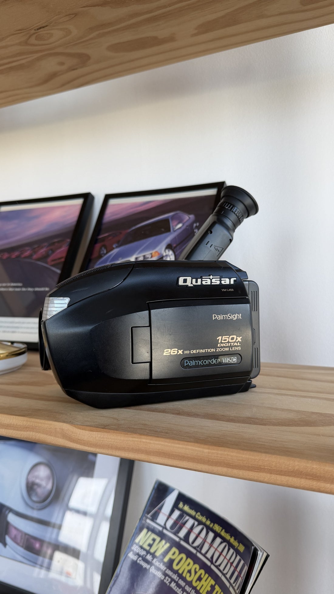 Quasar VM-L459 PalmSight Palmcorder VHS-C Camcorder detail 2