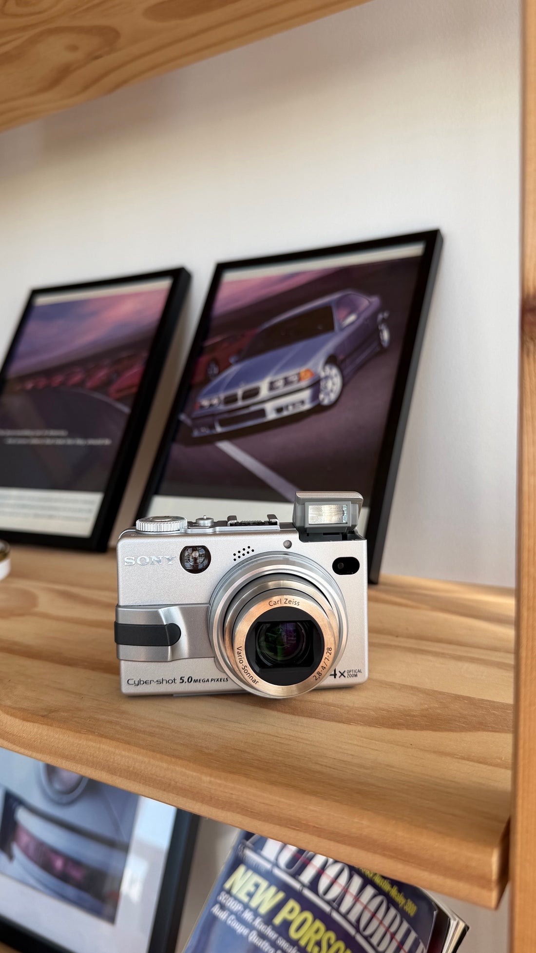 Sony DSC-V1 with Carl Zeiss Vario-Sonnar lens and pop-up flash